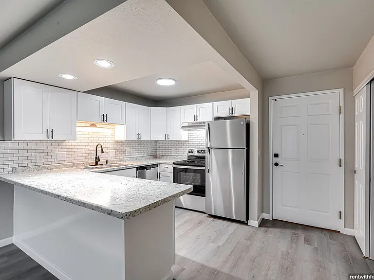 821 Security Dr — Photo 3