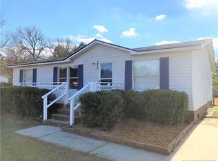 1915 McGregor Dr, Raeford, NC 28376
