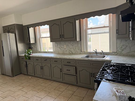 5th image of 552 Court St #2