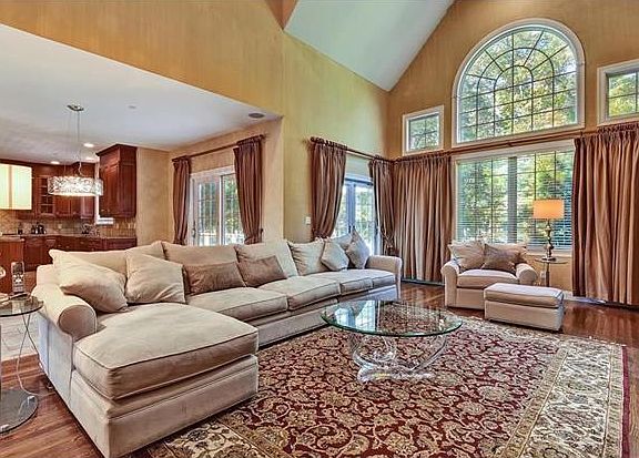5th image of 14 Shelley Ln