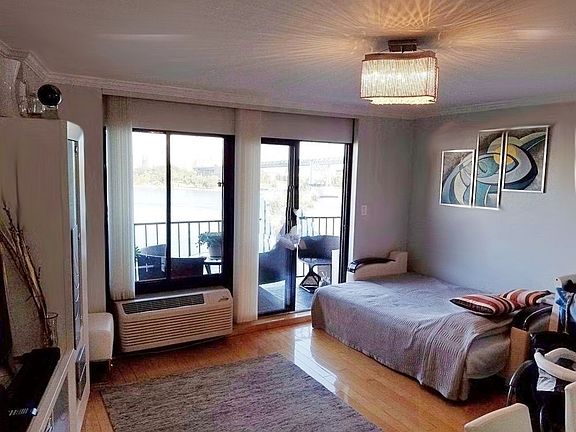 5th image of 2540 Shore Blvd APT 8P