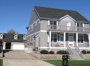 916 Stonehaven Dr, Sun Prairie, WI 53590