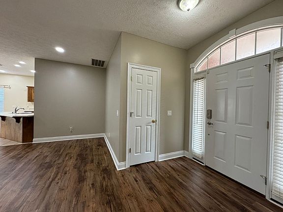 5th image of 5313 Seneca Ln
