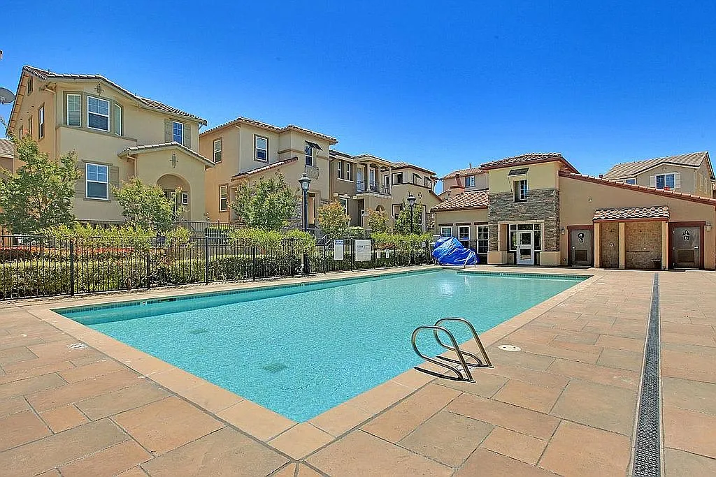1175 Claridad Loop photo 1