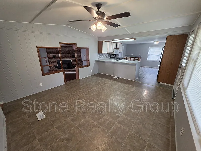3 bed, 2.0 bath, $1,600 — Photo 2