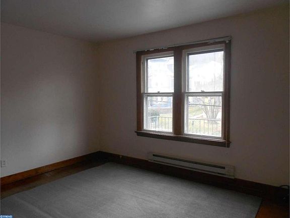 3rd image of 521 E Broad St APT 2