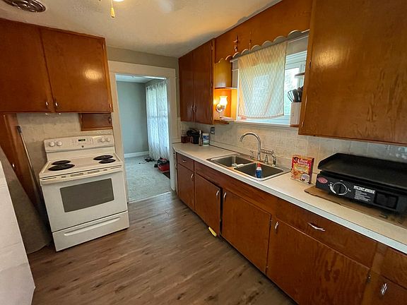 5th image of 2145 Moreland Ave