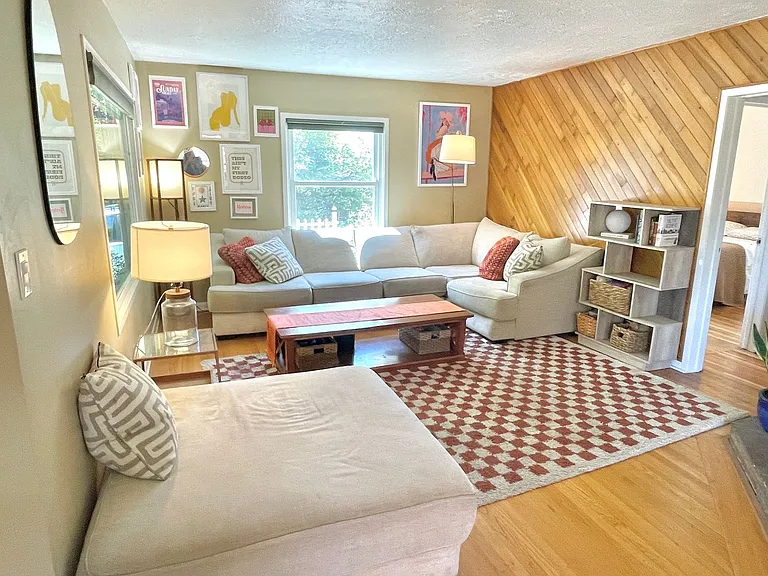 105 NE 86th Ave — Photo 3