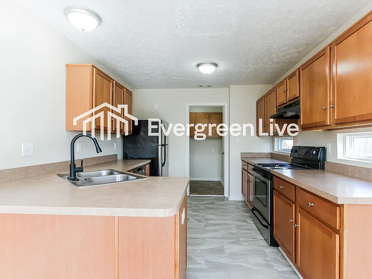 675 Pine Lake Dr — Photo 5