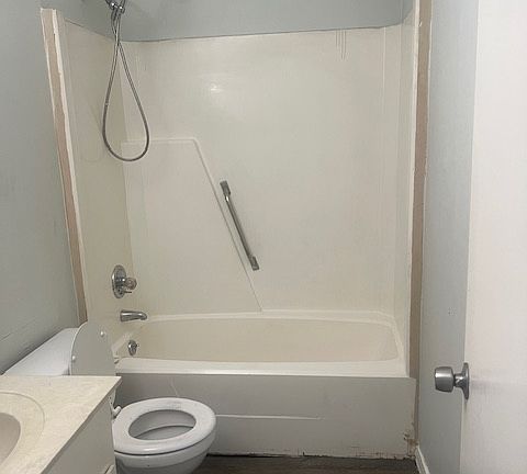 3rd image of 529 E Sharpe St #529