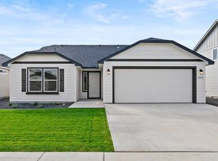 3533 NW 8th St #18, Redmond, OR 97756