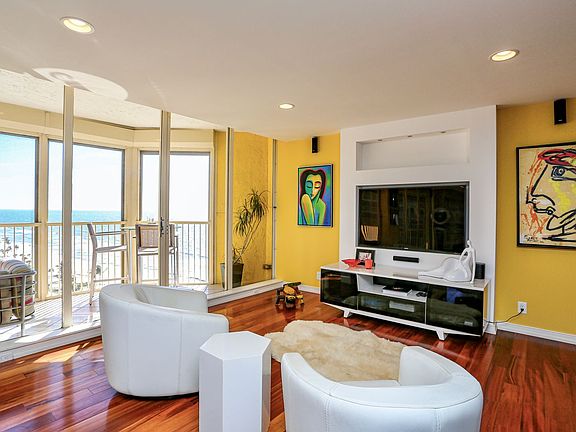 4th image of 4051 Gulf Shore Blvd N