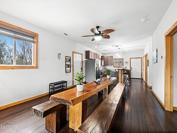 4th image of 318 Dahlia Dr