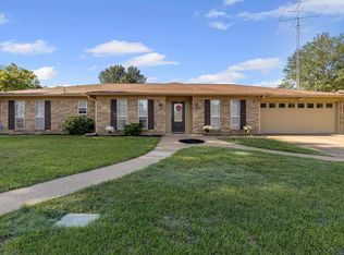 624 Green Oak Dr, Longview, TX 75604