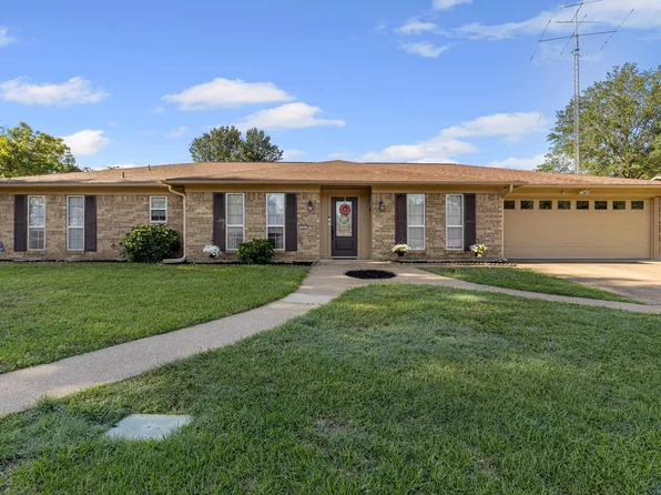 624 Green Oak Dr, Longview, TX 75604