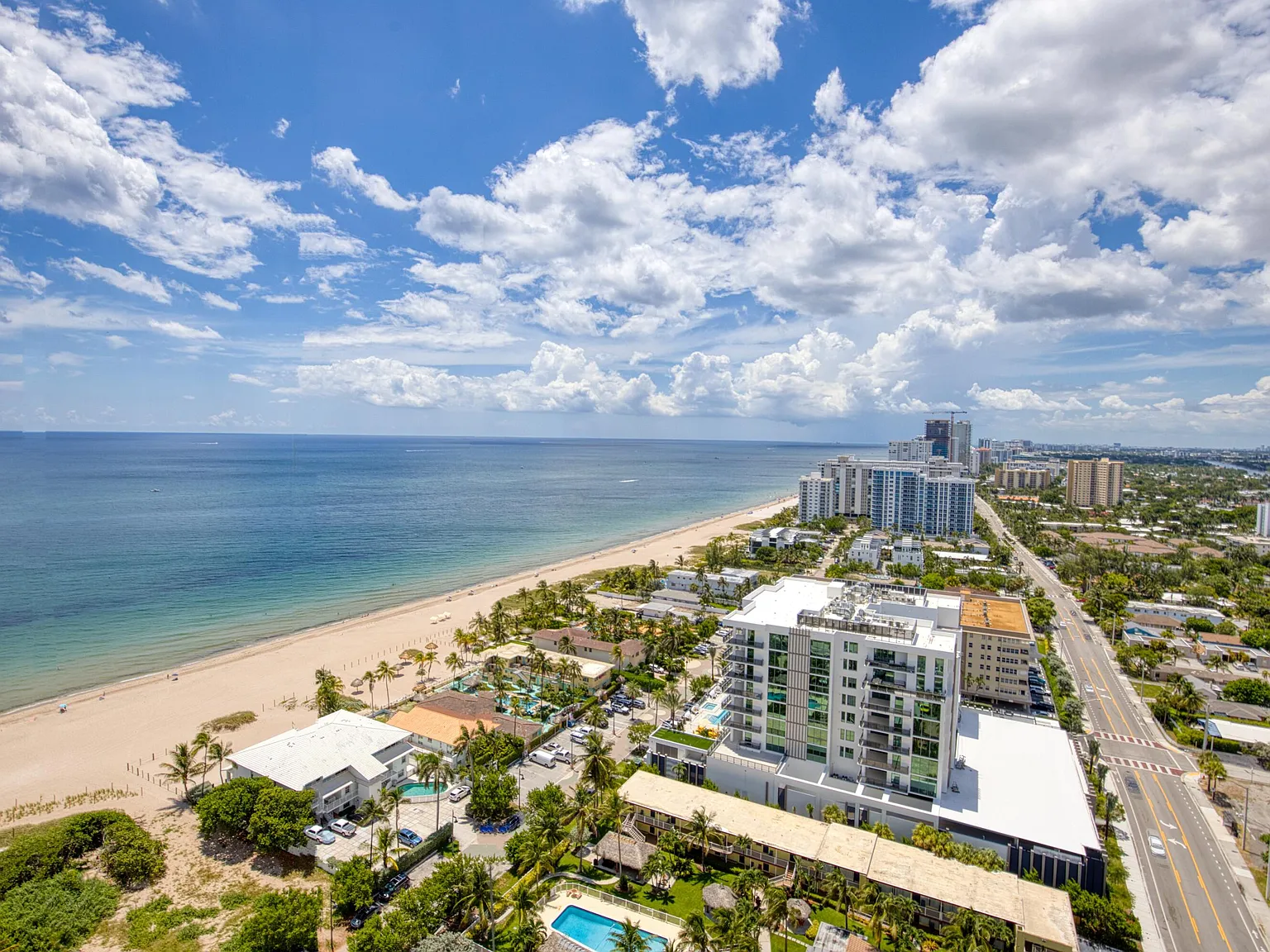 1 bed, 1.0 bath, 721 sqft, $2,200 — Photo 2