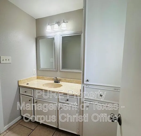 2025 Blue Angel St — Photo 16
