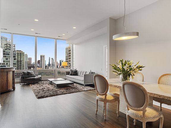 3rd image of 500 W Superior St Unit 1305