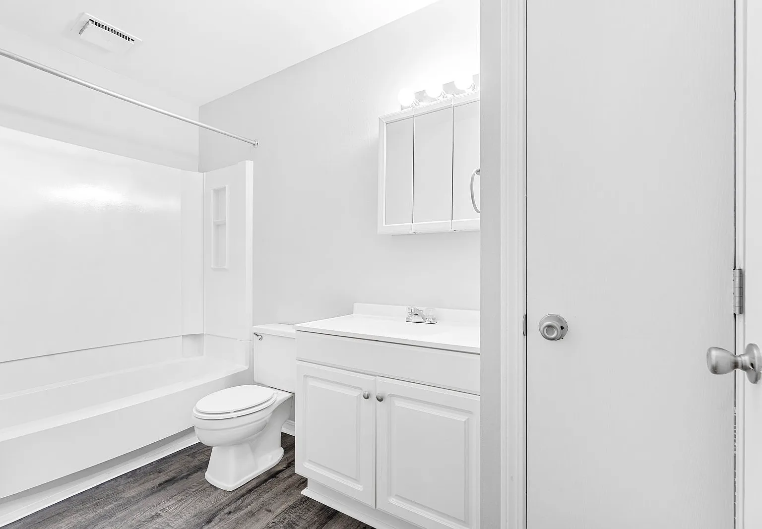 Walnut Woods Apartments — Photo 4