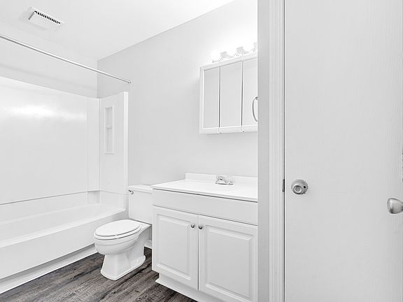 4th image of 5943 Walnut Cir #C12