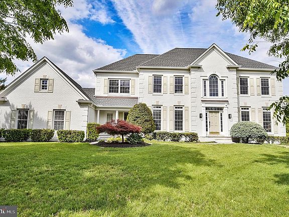 2nd image of 43820 Churchill Glen Dr