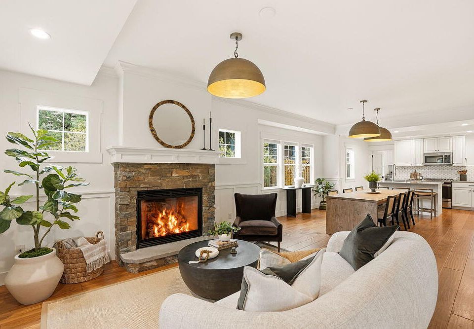 1st image of 625 NE Norton Ave #1-2