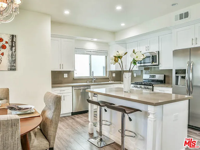 1424 S Bentley Ave #402 — Photo 5