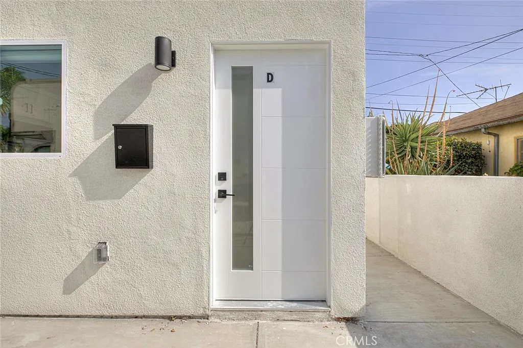 2 bed, 1.5 bath, 1000 sqft, $3,300 — Photo 2