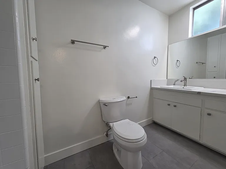 135 N Clark Dr #4 — Photo 10