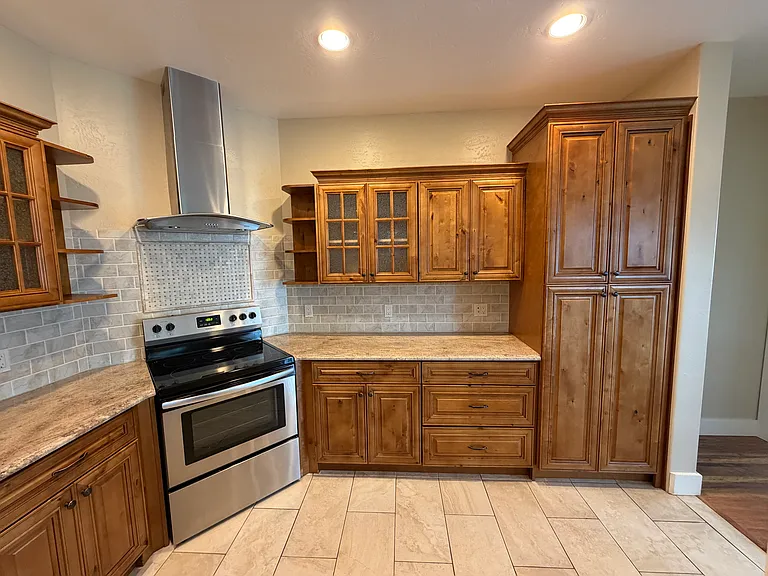 815 Parkway Dr — Photo 9
