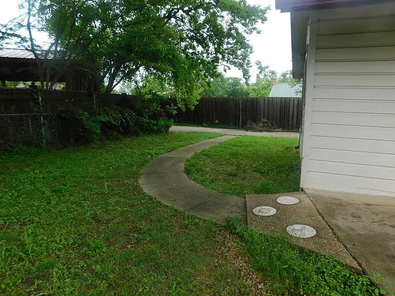1007 Davis St N — Photo 19