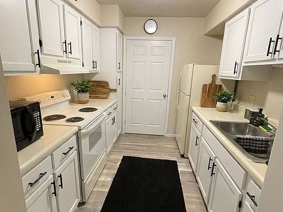 5th image of 150 Whites Dr #6