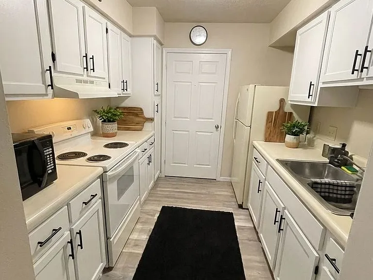 150 Whites Dr — Photo 1