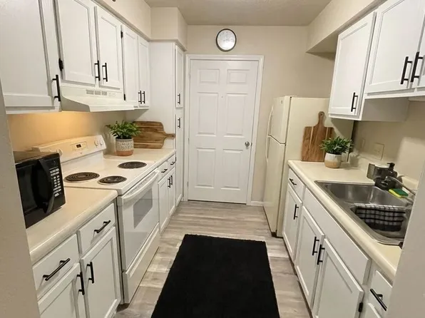Welcome to Somerset Village!