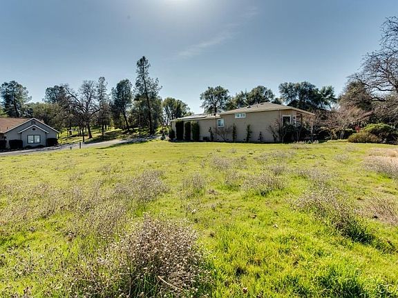 5th image of 272 Catalpa Ln