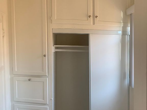 4th image of 308 N Louise St #2
