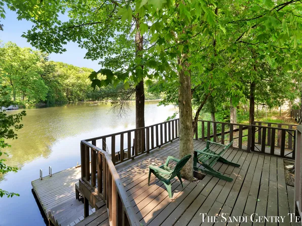 602 Fruitvale Rd, Montague, MI 49437