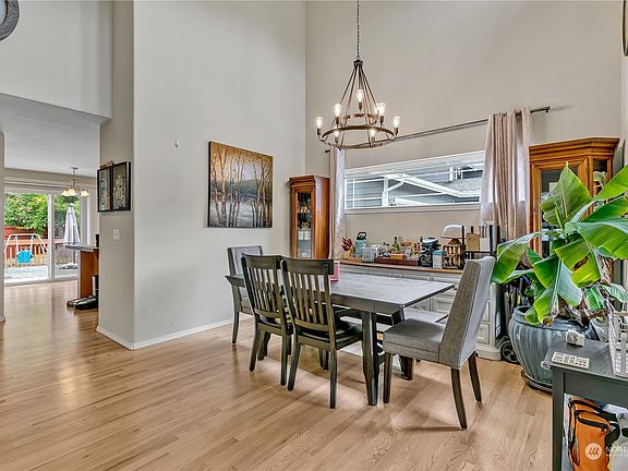 4th image of 19019 205th Street E