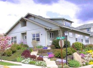802 Mountain Meadows Dr, Ashland, OR 97520