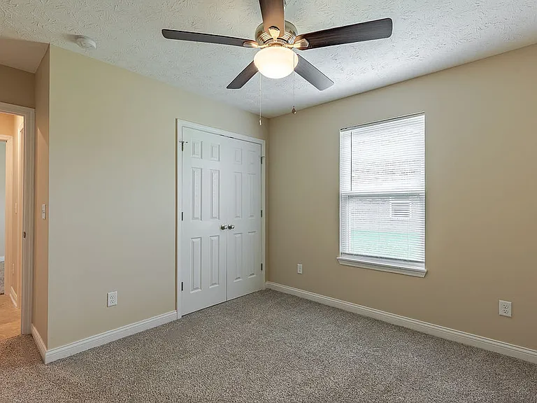 305 Breckinridge Cir — Photo 34
