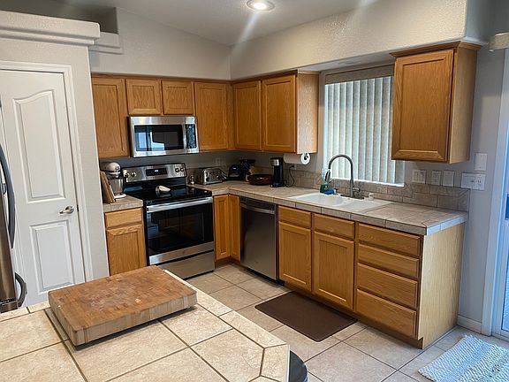 3rd image of 110 Nelson Ln