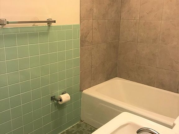 5th image of 110 Dorsey St APT 102