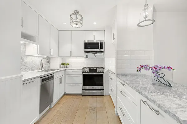 Sold by SERHANT. | media 4