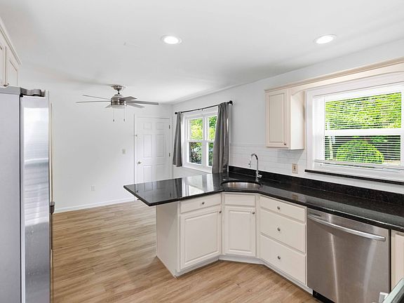 5th image of 86 N Farview Ave Floor 1