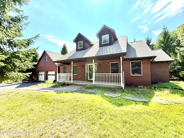 9 N Fairways Cir, Hazleton, PA 18202