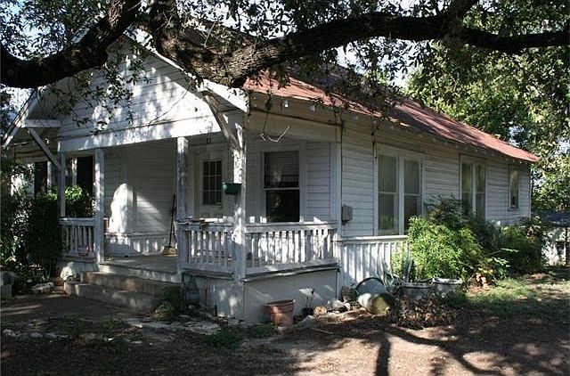 Built in 1923 and shaded by ancient oak trees, this home just needs your vision to bring it back to life!