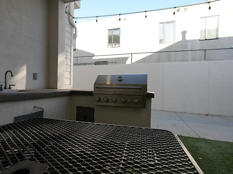 668 W 28th St — Photo 21