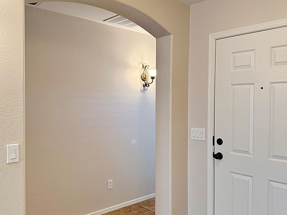 4th image of 16237 W Hope Dr