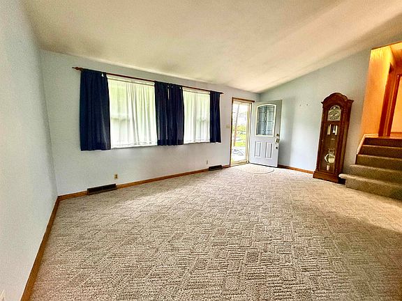 3rd image of 2534 Oaklawn Ct