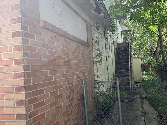 3rd image of 214 E 16th St